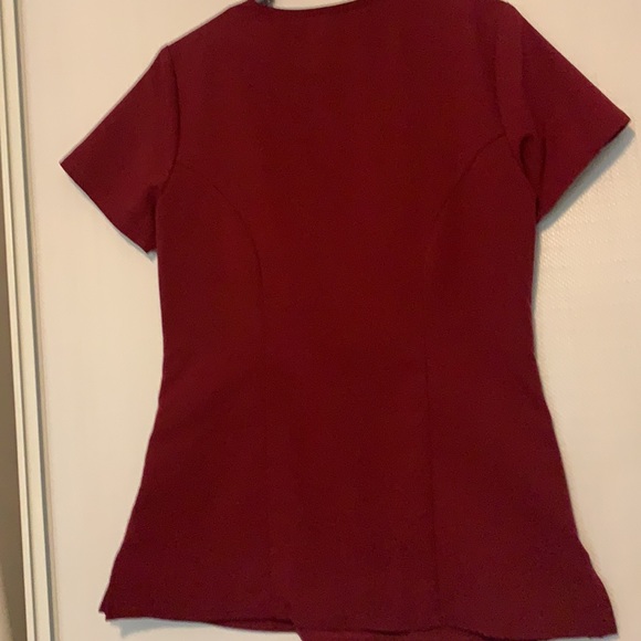 Scrub top with pockets - Picture 3 of 3